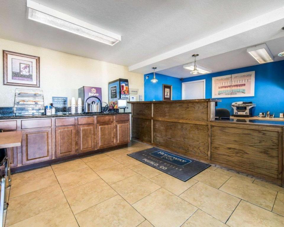 פואבלו Rodeway Inn מראה חיצוני תמונה