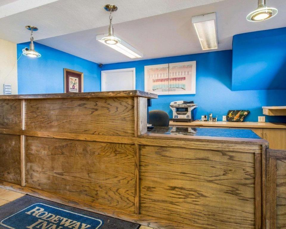 פואבלו Rodeway Inn מראה חיצוני תמונה