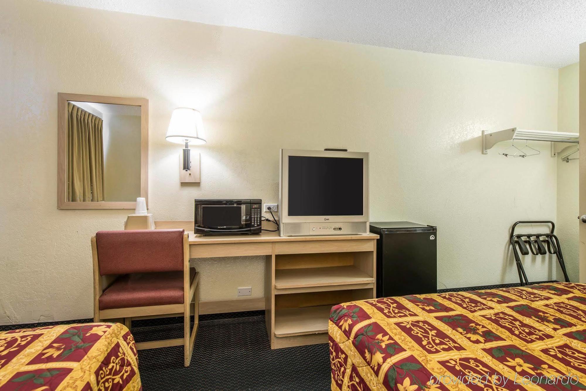 פואבלו Rodeway Inn מראה חיצוני תמונה