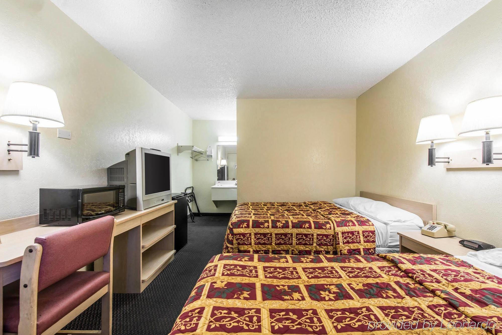 פואבלו Rodeway Inn מראה חיצוני תמונה