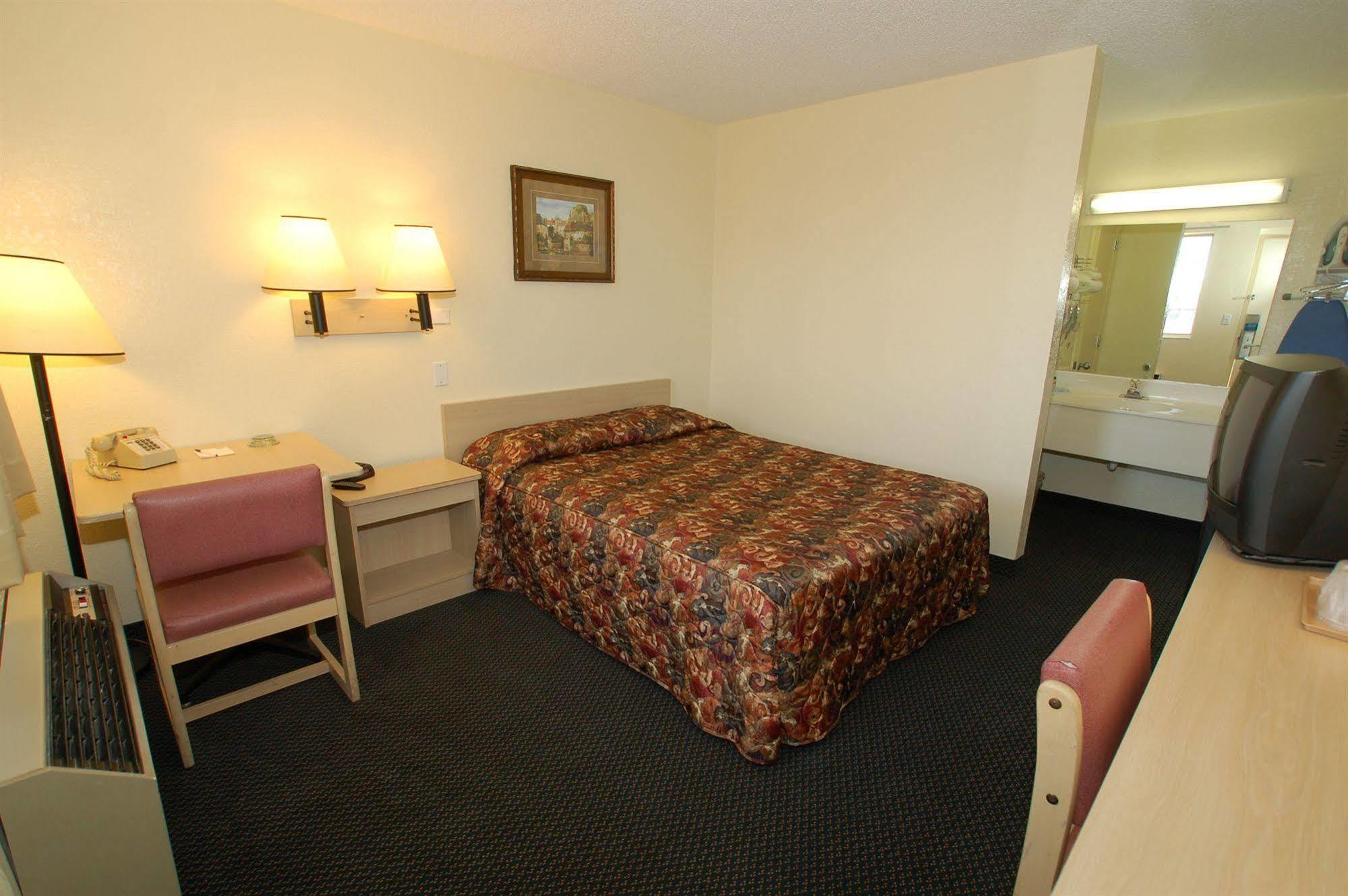 פואבלו Rodeway Inn חדר תמונה