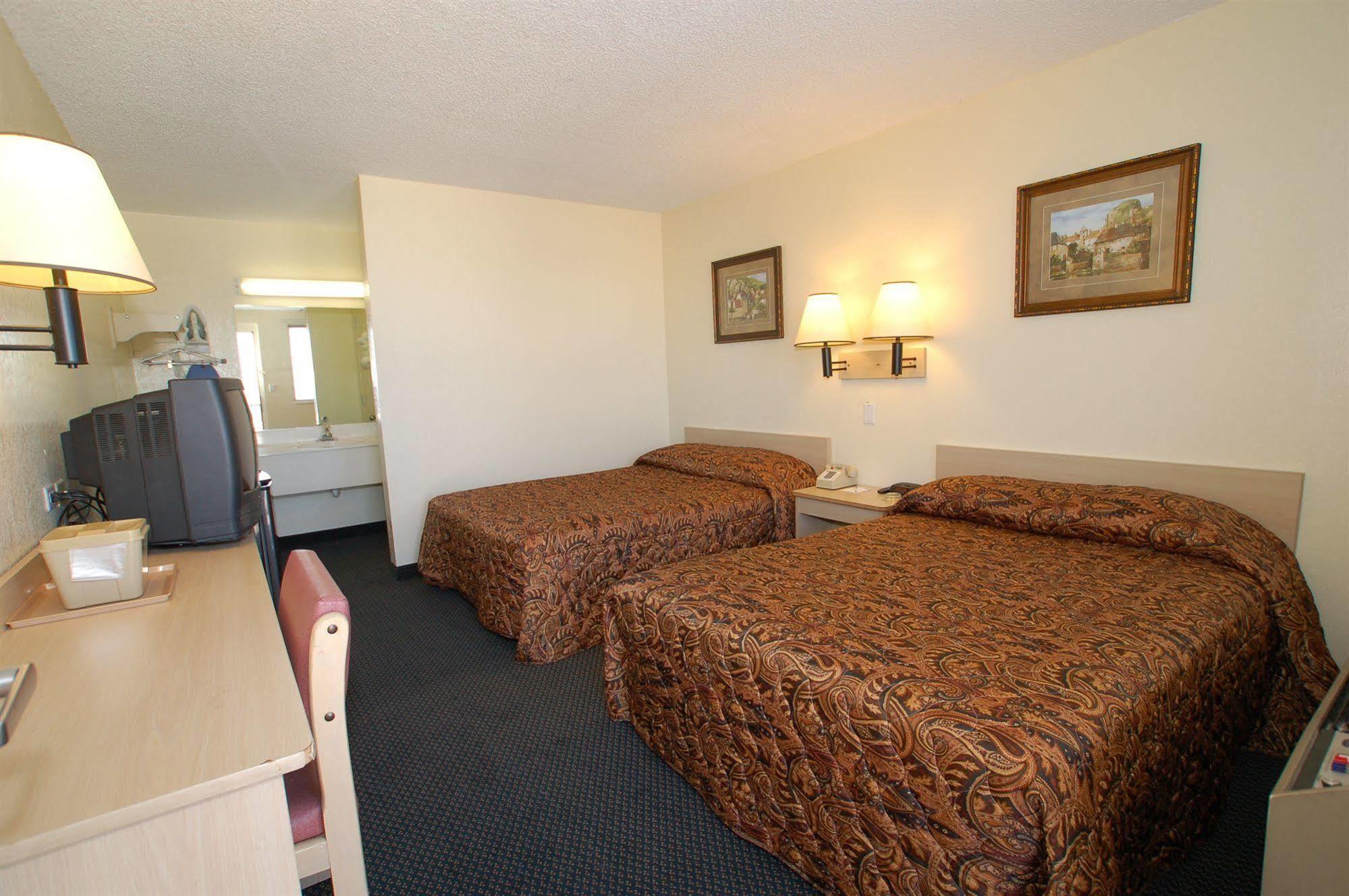 פואבלו Rodeway Inn מראה חיצוני תמונה