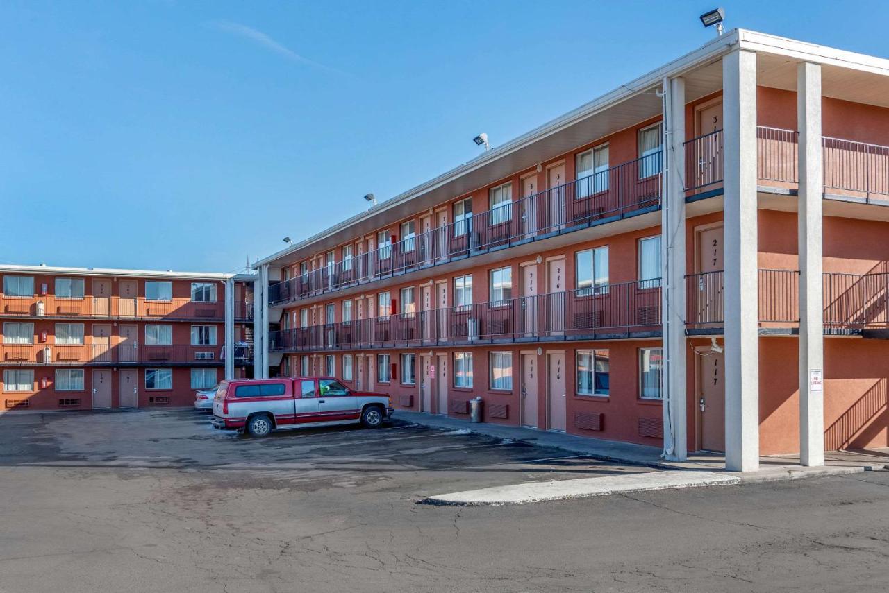 פואבלו Rodeway Inn מראה חיצוני תמונה